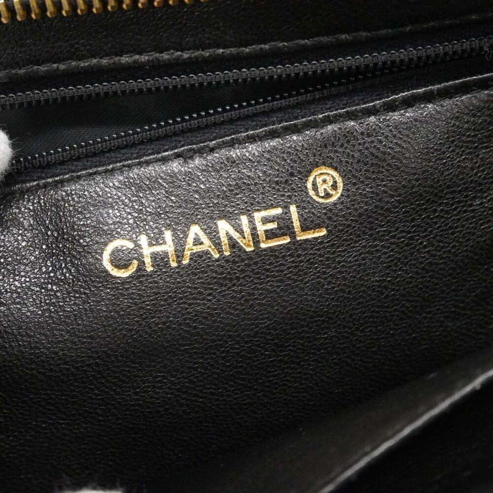 CHANEL Black Lambskin Leather Shoulder Bag - Picture 5 of 12